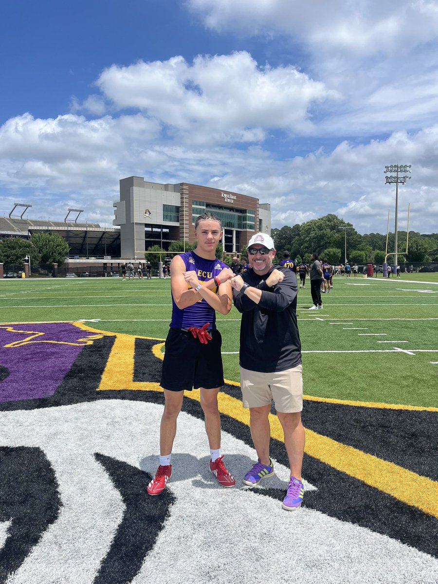 kambryan2_'s tweet image. Had a great time at @ECUPiratesFB camp this weekend being on the same field as my uncle @robertjonesLB55 and my cousin @zayjones11 where they played! #ecufootball 
@Coach_B_Harrell 
@Dyrell_Roberts 
@CoachFree1906 
@RRACKLEY9 @BRey82 @TheDanteJones @mpholderman