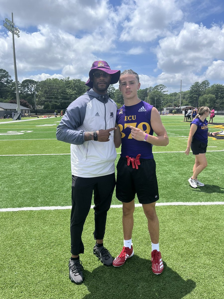 kambryan2_'s tweet image. Had a great time at @ECUPiratesFB camp this weekend being on the same field as my uncle @robertjonesLB55 and my cousin @zayjones11 where they played! #ecufootball 
@Coach_B_Harrell 
@Dyrell_Roberts 
@CoachFree1906 
@RRACKLEY9 @BRey82 @TheDanteJones @mpholderman