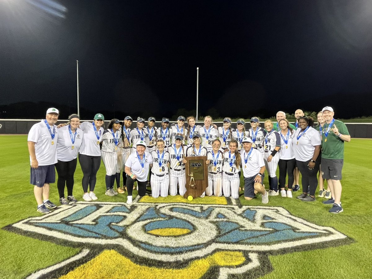 GoCathedral's tweet image. For the first time in school history, the Cathedral Fighting Irish are IHSAA State Champions! Cathedral defeated Hanover Central 5-4 to win the 3A softball state title.
gocathedral.com/about/news-mar…