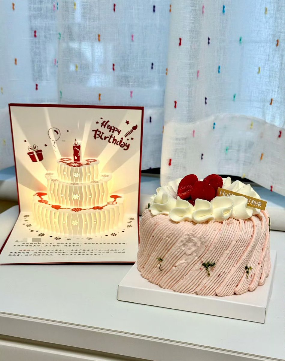 Fu20Jfm's tweet photo. 生日蛋糕是青春的谷堆 https://t.co/rcIu5IVJzM
