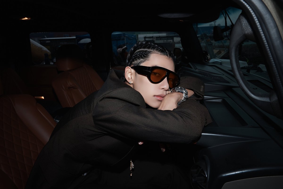 FAMOUS

The Debut Single 'FAMOUS'
2025.06.23 6PM (KST)

Pre-Save &amp; Pre-Order
∙ ALLDAYPROJECT.bio.to/FAMOUS ∙

#ALLDAYPROJECT #ADP #올데이프로젝트
#FAMOUS #WICKED
#THEBLACKLABEL #더블랙레이블