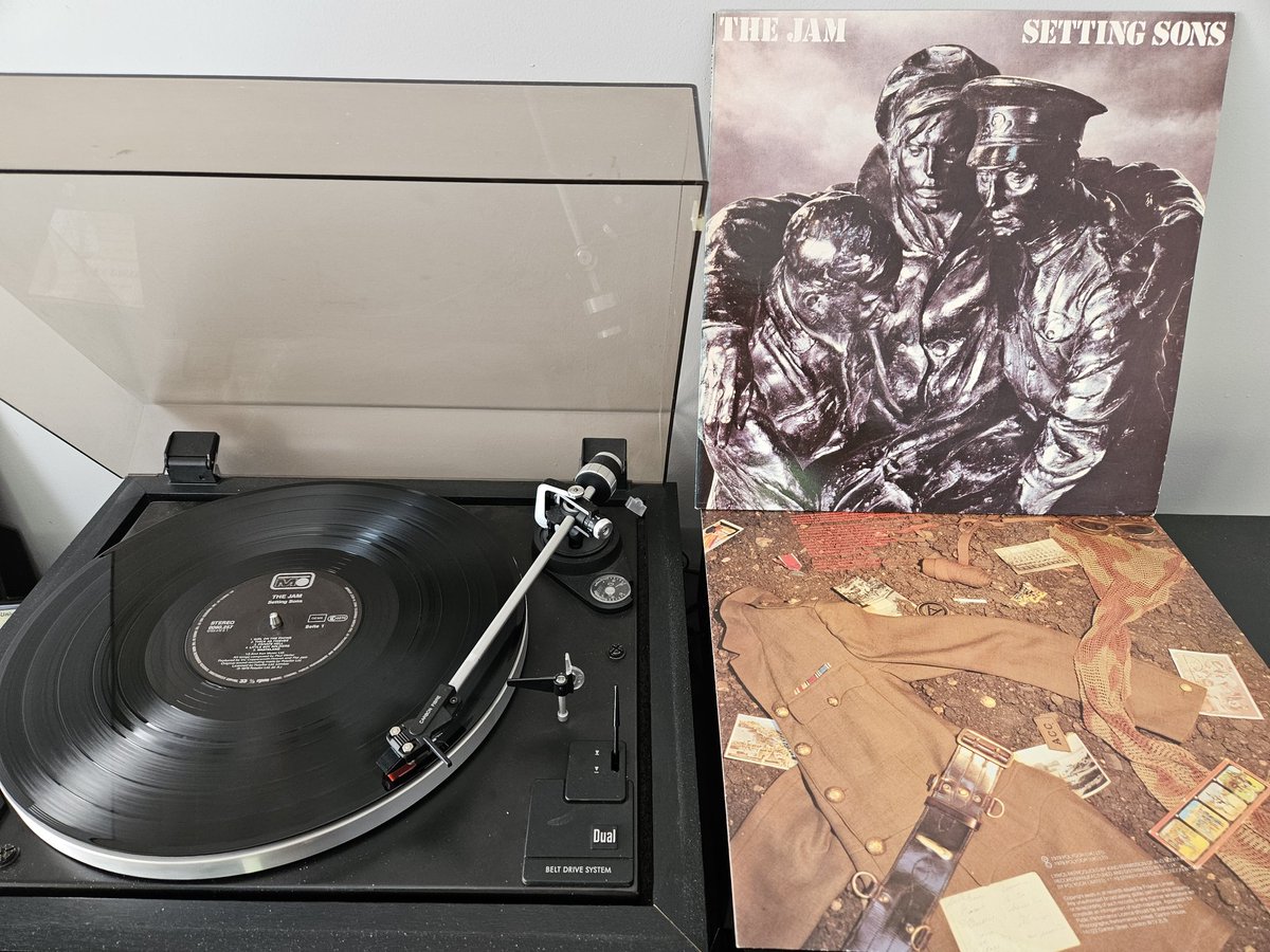 ufcmark65's tweet photo. #NowPlaying 
#TheJam
#SettingSons
The 4th album from 1979, and absolute masterpiece. https://t.co/CjS7YxiKCs