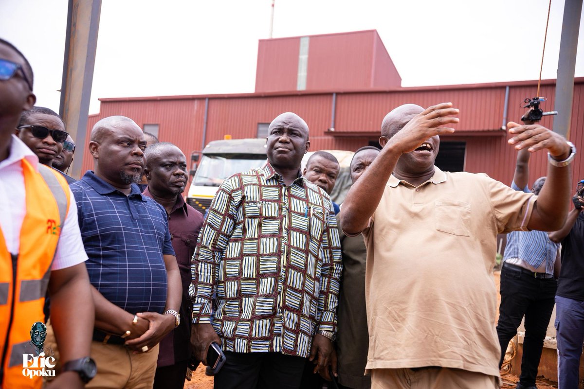 officialeopoku's tweet photo. In Kumasi, I visited the poultry feed factory under construction by A2 company. It has the capacity to store and process 30,000 tonnes of maize and soya beans. 

It will serve as a huge market for our farmers and contribute significantly to the poultry sub-sector https://t.co/rc15N4TEnP