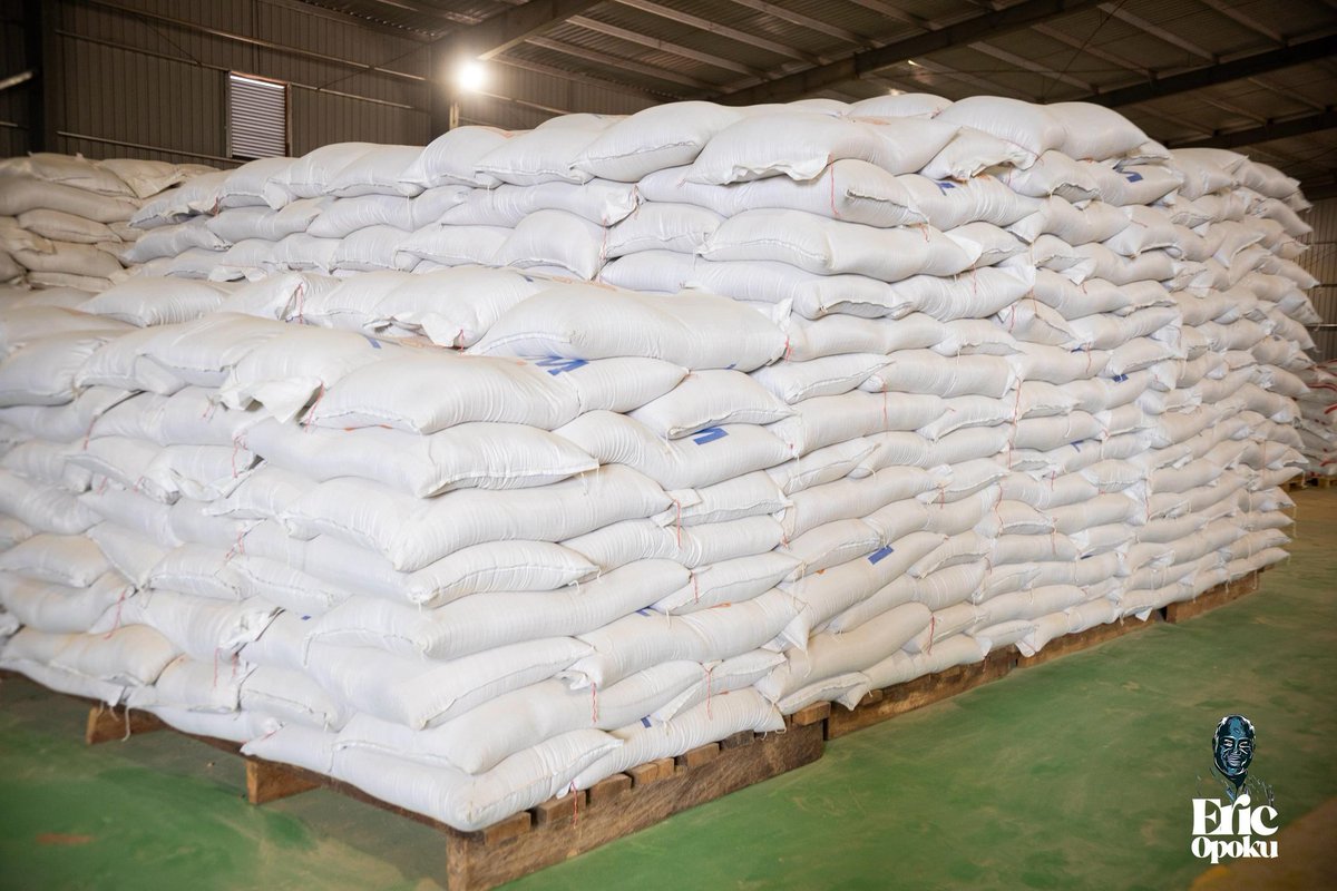 officialeopoku's tweet photo. In Kumasi, I visited the poultry feed factory under construction by A2 company. It has the capacity to store and process 30,000 tonnes of maize and soya beans. 

It will serve as a huge market for our farmers and contribute significantly to the poultry sub-sector https://t.co/rc15N4TEnP