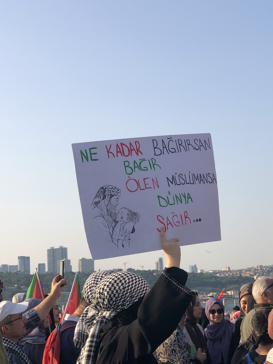 Busrakoskeer's tweet photo. Ne kadar bağırırsan bağır
 ölen müslümansa Dünya sağır… https://t.co/uziBpruBCJ