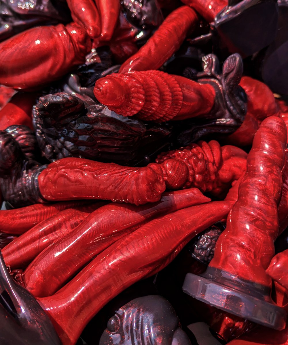 One of our favorites; a beautiful ruby red on a deep oxblood base!
❤️🖤

These lovelies are in soft firmness and will be available in tomorrow's drop at 7pm EST!