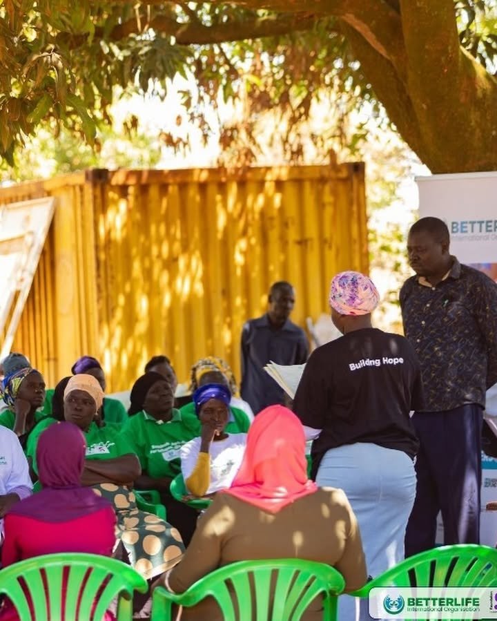 edwinNamakanga's tweet image. A month ago, we launched our climate-smart agriculture project in Yumbe a place that hosts  #BidiBidi Refugee Settlement. This project is now empowering refugee &amp;amp; IDP women with sustainable farming skills to combat food insecurity and build resilience. #BetterLife  #FoundationS