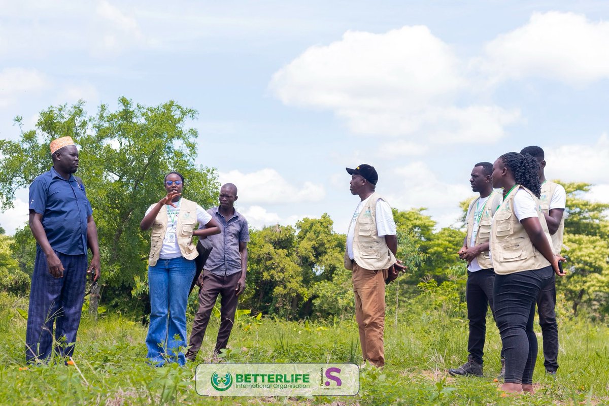 edwinNamakanga's tweet image. A month ago, we launched our climate-smart agriculture project in Yumbe a place that hosts  #BidiBidi Refugee Settlement. This project is now empowering refugee &amp;amp; IDP women with sustainable farming skills to combat food insecurity and build resilience. #BetterLife  #FoundationS