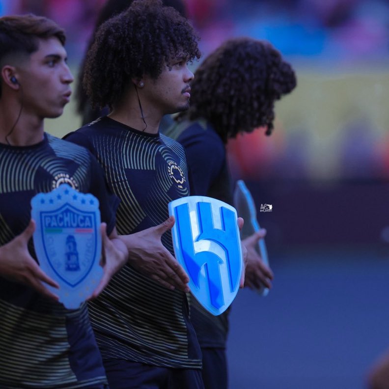 مساء الزعامة
وكم من مشجع لغير #الهلال  في حسرة جعلها ماتنتهي💙😂.