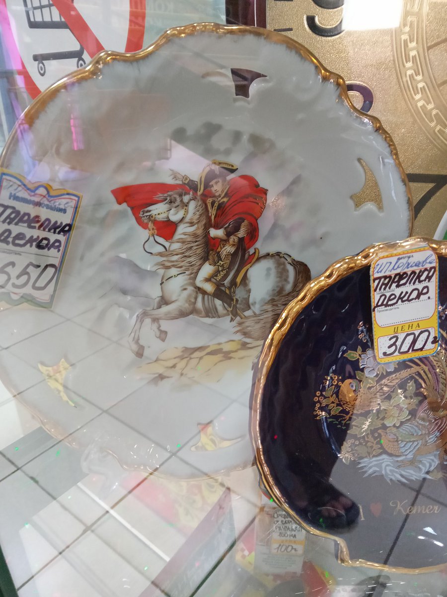 Увидел у нас в местном тц кхкхк. Мерч который мы заслуживаем