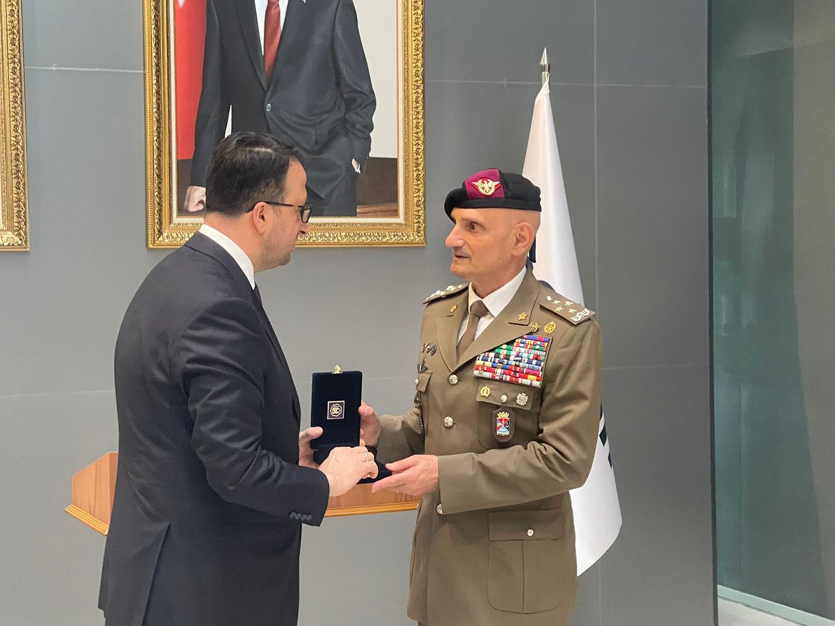 Il Capo di SMD, Gen. Luciano #Portolano, visita ASELSAN, leader turca nel settore della difesa, elogiando le avanzate soluzioni tecnologiche sviluppate. Un incontro che rafforza la cooperazione e l’innovazione tra Italia e Turchia. #ForzeArmate🇮🇹