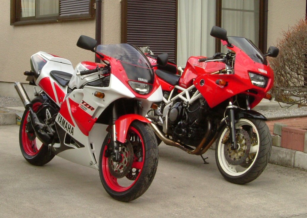 omitsu56_5SLM's tweet photo. YAMAHAといえば？
#YAMAHAが美しい 
#3XV
#TZR250RS
#4NX
#TRX850
#2AL
#YSR50
#5SL
#YZFR6
#バイク乗りと繋がりたい #バイク好きと繋がりたい #バイク好きな人と繋がりたい https://t.co/ZFVg0FZbp4