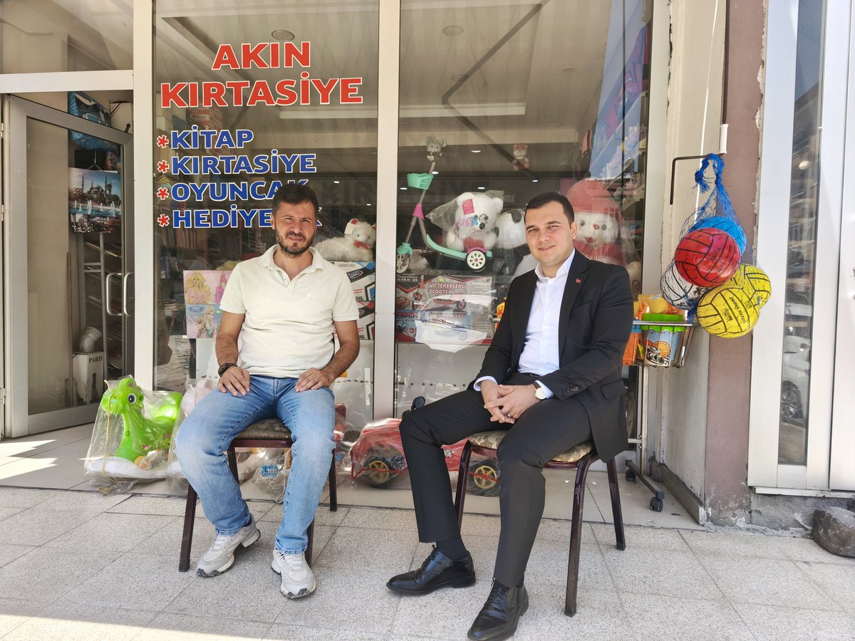 Çemişgezek Kaymakamlığı (@cemisgezekg) on Twitter photo 1️⃣ Cumhurbaşkanlığı kararnamesiyle Hakkari Vali Yardımcısı olarak atanan Kaymakamımız Cüneyt Zor, veda ziyaretleri kapsamında, ilçe esnafını ziyaret ederek, esnaf ve vatandaşlarla vedalaştı.
#Çemişgezek
<a href="/cuneytzor/">Cüneyt Zor</a> 1️⃣ Cumhurbaşkanlığı kararnamesiyle Hakkari Vali Yardımcısı olarak atanan Kaymakamımız Cüneyt Zor, veda ziyaretleri kapsamında, ilçe esnafını ziyaret ederek, esnaf ve vatandaşlarla vedalaştı.
#Çemişgezek
<a href="/cuneytzor/">Cüneyt Zor</a>