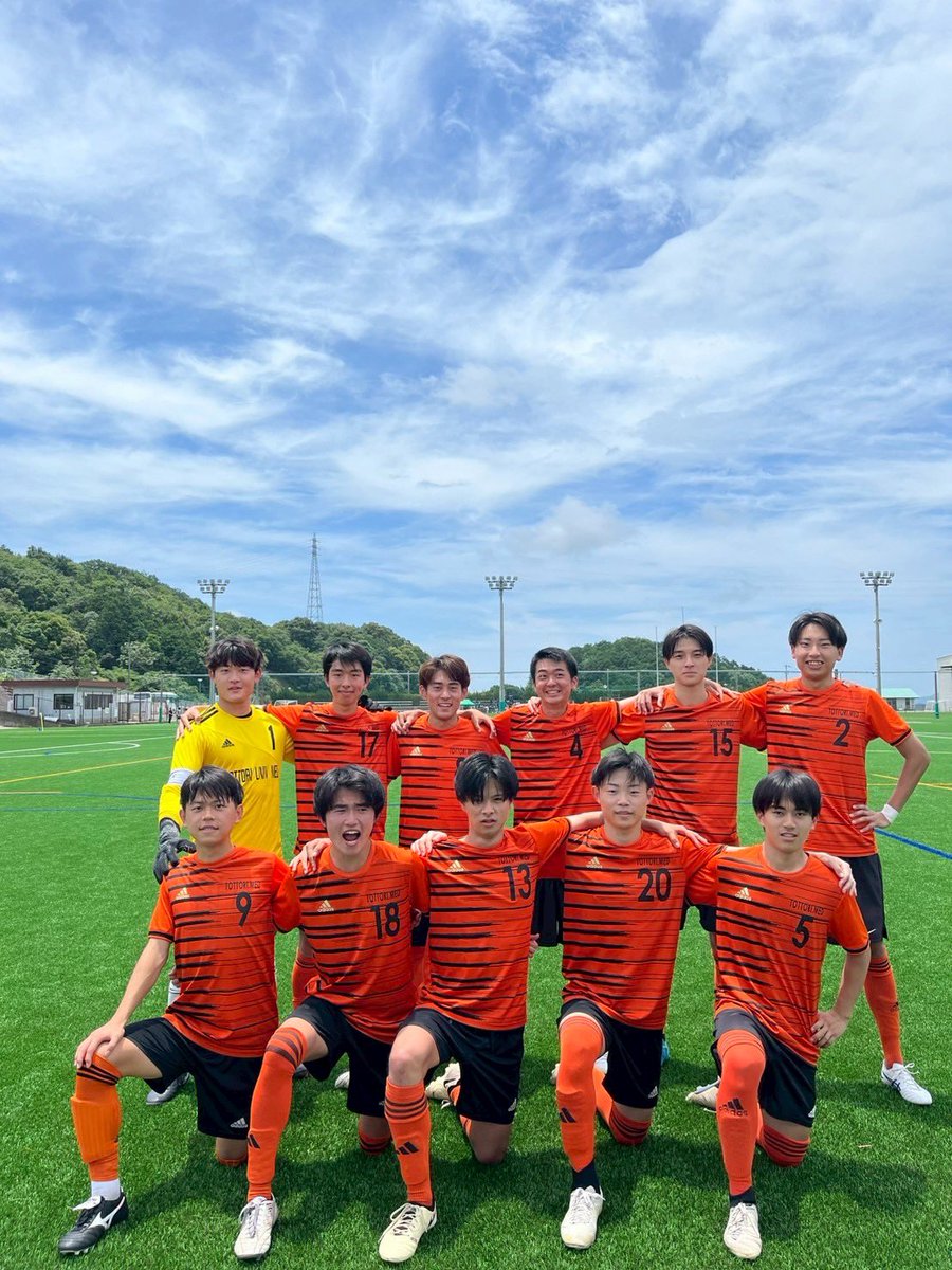 tottorimedsc's tweet photo. 中四国大会　2日目
準々決勝　vs山口大学医学部

TOTAL2-0
前半0-0
後半2-0(湯口、駒形)

大会2日目はかなり暑い中での試合となりましたが、クリーンシートで勝利することができました！
これで来週の準決勝、和歌山県立医科大学との試合が決定しました！
優勝🥇目指して頑張ります！ https://t.co/wGySVYkl9E