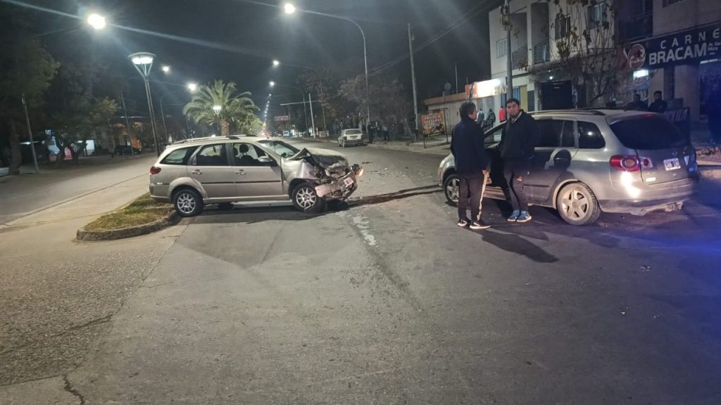 Grave choque: una niña resultó herida y uno de los conductores estaba ebrio 

#choque #accidente #sanrafael 

minutoya.com.ar/nota/192678-gr…