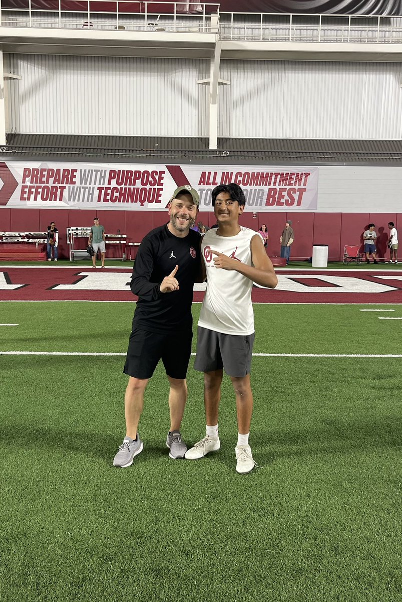 JamesNoahP11's tweet photo. #AGTG Had a great experience at @OU_Football camp last Friday and had a great conversation with their QBs coach.  Got complimented on my footwork and ball placement.  @CoachVenables @PrepRedzoneTX @THEPLATFORMDR @QBHitList @OldSchoolQB @PoteetFB @TERRANCEORRII @coachsims_  @Arete_Strength