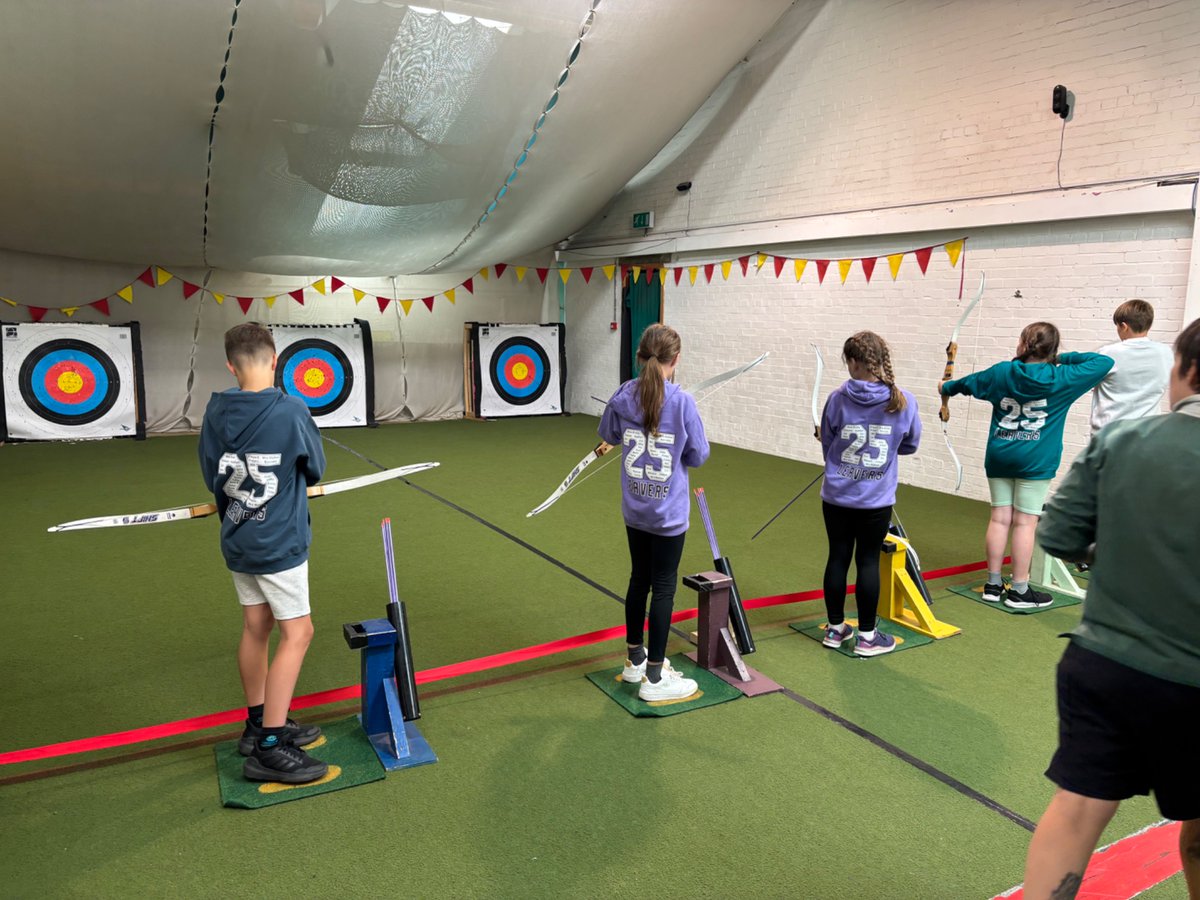 HuttonCran's tweet photo. Some excellent archery skills on display! 🎯🏹 https://t.co/Fgtk3nZ4MJ