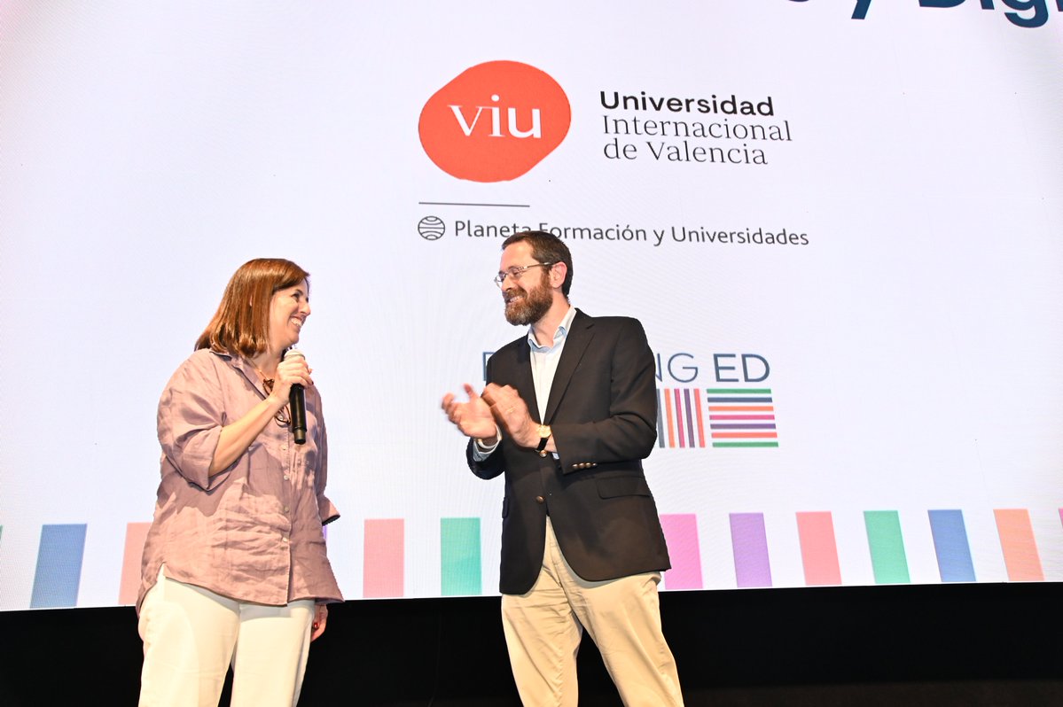 🚀Más de 900 jóvenes participaron en <a href="/DrawingED25/">Drawing ED</a>  y demostraron que el futuro del emprendimiento en 🇪🇸 está en marcha.
Desde VIU, premiamos la labor docente y participamos con formaciones y evaluaciones.
🎓Enhorabuena a Ana Toribio por la beca al proyecto "Recuerdos y amigos".