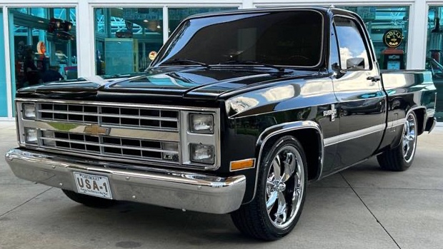 This 1987 Chevrolet C/K 10 is listed for sale in Farmers Branch, Texas.

Listing ID CC-1954339

l8r.it/uraB