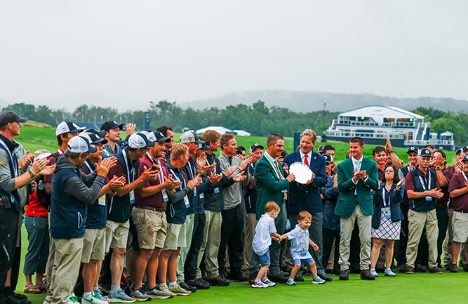 Oakmont CC grounds superintendent Mike McCormick received the E.J. Marshall Platter at the conclusion of the 125th U.S. Open. ⛳️ 

The E.J. Marshall Platter is presented to superintendents who demonstrate outstanding course preparation and collaboration with the <a href="/USGA/">USGA</a> for