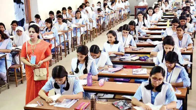 এইচএসসি পরীক্ষার্থীদের জন্য জরুরি নির্দেশনা: ডেঙ্গু ও করোনা প্রতিরোধে ৬ দফা পরামর্শ