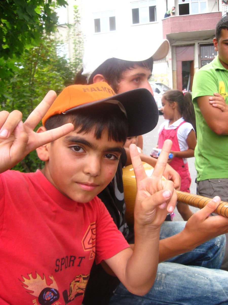 Ben Berkin Elvan.
16 Haziran 2013'te, Gezi Direnişi sırasında polis tarafından başımdan gaz kapsülüyle vuruldum.

269 gün komada kaldım. 15 yaşımda hayatımı kaybettim.

Erdoğan, ölümümden sonra beni "terörist" ilan etti, annemi ve babamı miting meydanında yuhalattı.