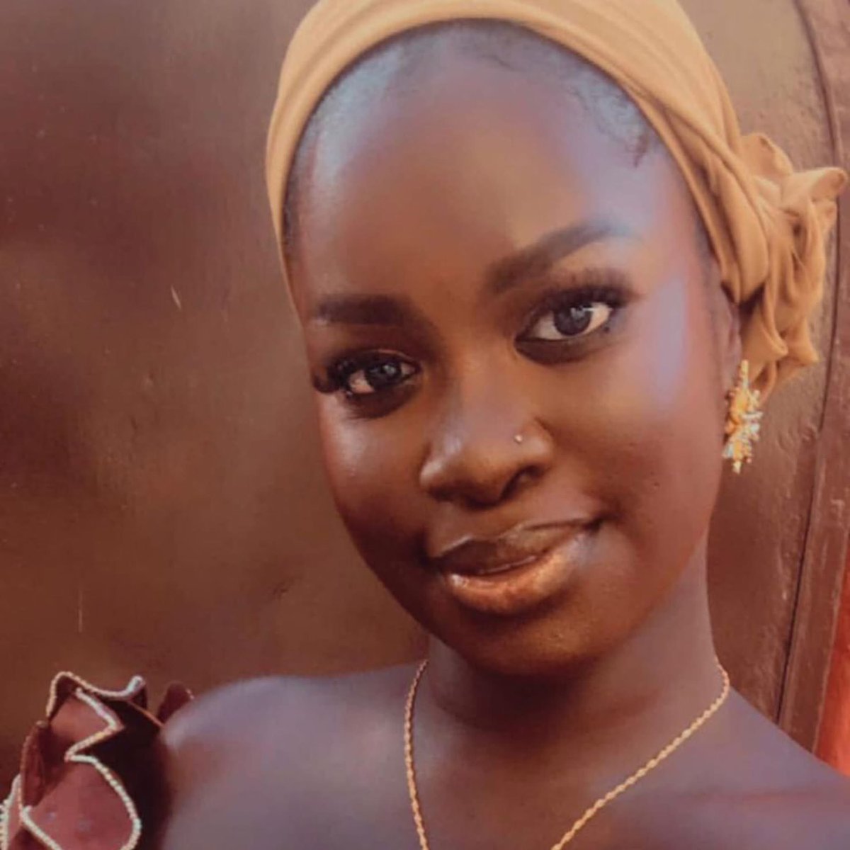 Aji Ndey Cham, a young entrepreneur from The Gambia, is transforming the country’s transport sector through her woman-led business, Sunu Transit.

What began as a side hustle with just D265 has grown into a reputable transportation company. For over a year and three months, Cham