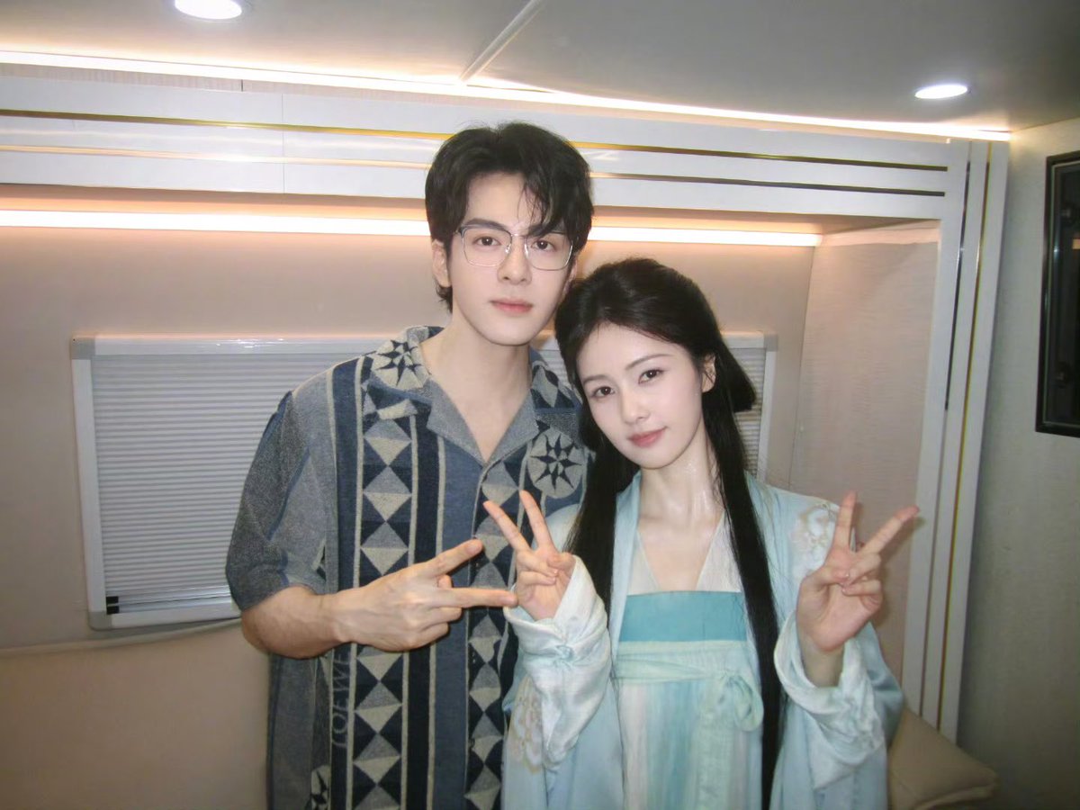 kpopsmileshop1's tweet image. #BaiLu Weibo Update:

“ I was really shocked twice 🙂”

#ZengShunxi kept his promise and went to see Bai Lu in Xiangshan, with #LiangYongqi 🥹. So sweet 🥹 Please give me a man like this, just one. 🙏🏻

#Feud