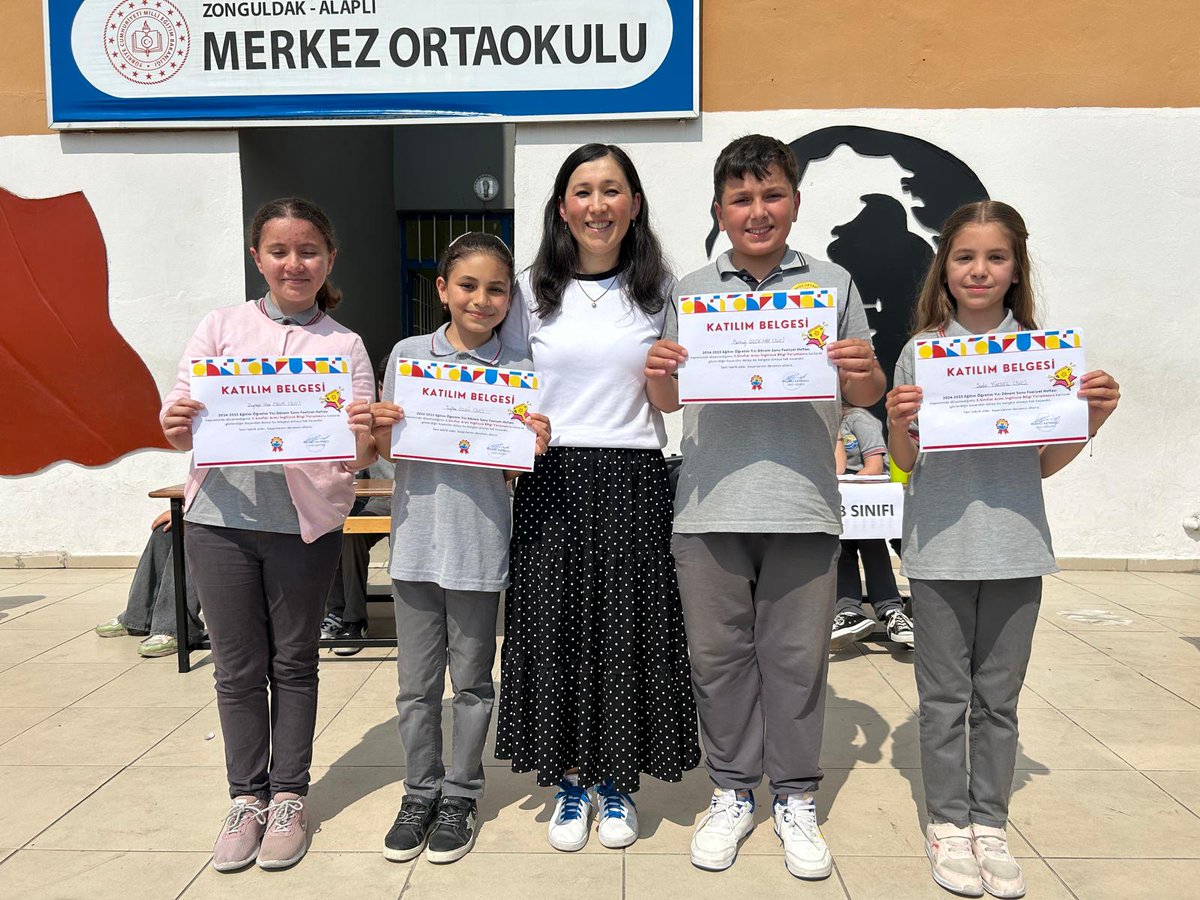 Alaplı Merkez Ortaokulu (@alaplimerkezoo) on Twitter photo Öğrencilerimiz, İngilizce dil becerilerini eğlenceli ve rekabet dolu bir ortamda sergiledi!
Kelime bilgisi, gramer, diyaloglar ve genel kültür sorularıyla renklenen bilgi yarışmamızda öğrenciler hem öğrendi hem de eğlendi. 🧠✨
<a href="/tcmeb/">Millî Eğitim Bakanlığı</a> <a href="/ZonguldakMEM/">Zonguldak İl Millî Eğitim Müdürlüğü</a> <a href="/cevatcevik67/">Cevat Çevik</a> Öğrencilerimiz, İngilizce dil becerilerini eğlenceli ve rekabet dolu bir ortamda sergiledi!
Kelime bilgisi, gramer, diyaloglar ve genel kültür sorularıyla renklenen bilgi yarışmamızda öğrenciler hem öğrendi hem de eğlendi. 🧠✨
<a href="/tcmeb/">Millî Eğitim Bakanlığı</a> <a href="/ZonguldakMEM/">Zonguldak İl Millî Eğitim Müdürlüğü</a> <a href="/cevatcevik67/">Cevat Çevik</a>