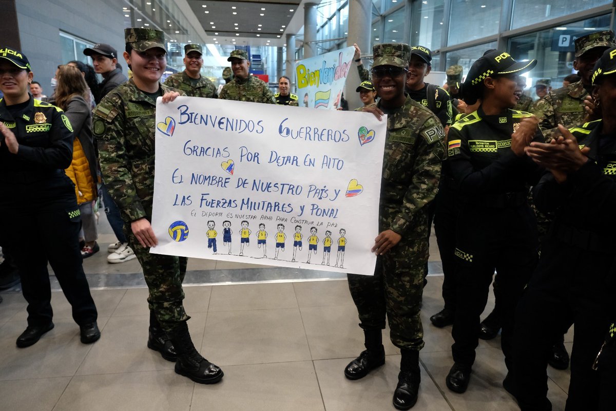 Fuerzas Militares de Colombia (@fuerzasmilcol) on Twitter photo En el aeropuerto El Dorado en la capital colombiana recibimos a nuestro equipo de Voleibol Sentado de <a href="/fedemffaa/">fedem.ffaa</a>, luego de obtener el título de subcampeones en el Mundial Militar de Voleibol Sentado, que se realizó en la ciudad de Curitiba, Brasil del 8 al 15 de junio.
Gracias En el aeropuerto El Dorado en la capital colombiana recibimos a nuestro equipo de Voleibol Sentado de <a href="/fedemffaa/">fedem.ffaa</a>, luego de obtener el título de subcampeones en el Mundial Militar de Voleibol Sentado, que se realizó en la ciudad de Curitiba, Brasil del 8 al 15 de junio.
Gracias