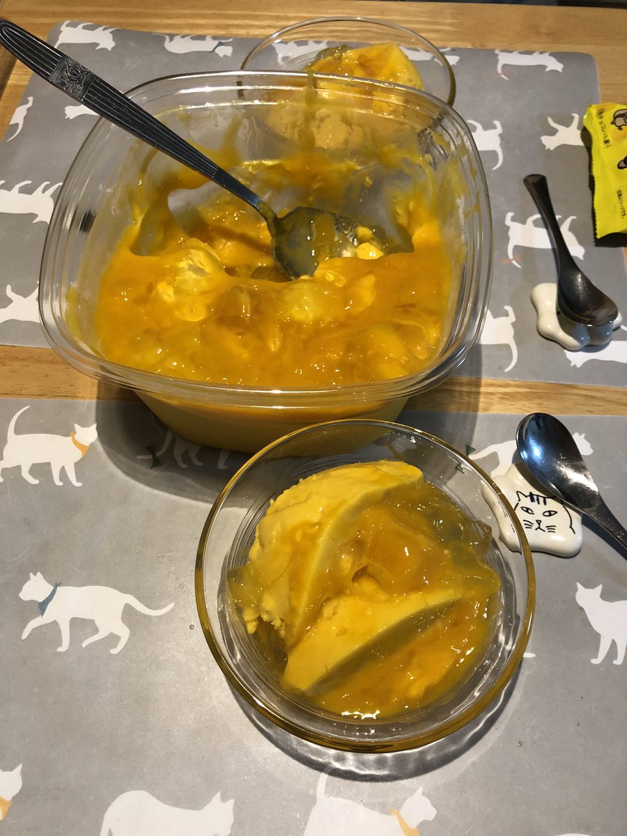JlRu610's tweet photo. 最近SNS で良く見かける
#マンゴープリン
しつこい甘さは無く美味い!😋
なんかサイズ感のわからない写真で
美味そうに撮れなかった😅
#本日の糖分 #コストコ #COSTOCO https://t.co/shhXE6yyOJ