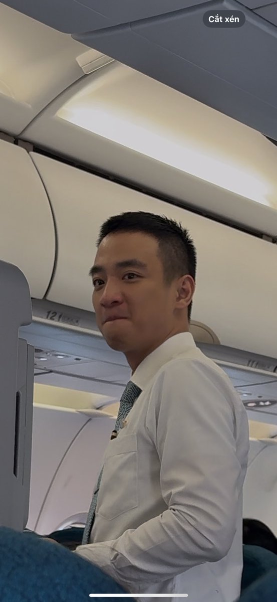 a tiếp viên hàng không nhìn ngon nghẻ quá