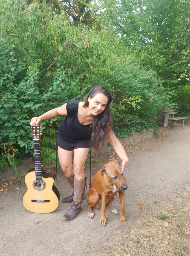 MarionFiedlerTN's tweet photo. i love summers, writing songs with this lady on my side, traveling, ... and especially when it's getting cold i remember my favorite season... summer! Whats your favorite season and what do you love about it? Sending lots of hugs! Marion #aMarionThang 
PS:  https://t.co/r4c4Pncllm