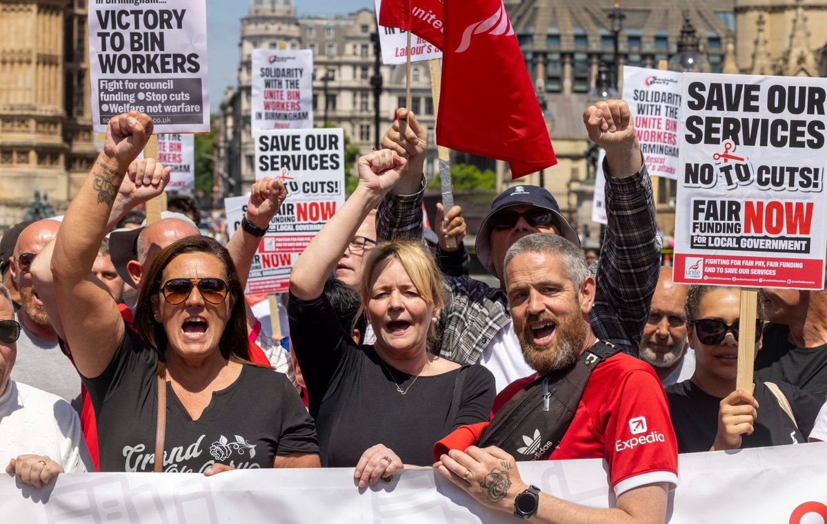 Sharon Graham (@unitesharon) on Twitter photo For 15 years local authorities have faced brutal austerity cuts, with frontline workers and services facing the brunt. This has to stop.
We were outside Westminster today to demand fair pay and fair funding! Join <a href="/unitetheunion/">Unite the union: join a union</a>'s campaign ➡️ unitetheunion.org/campaigns/fair… For 15 years local authorities have faced brutal austerity cuts, with frontline workers and services facing the brunt. This has to stop.
We were outside Westminster today to demand fair pay and fair funding! Join <a href="/unitetheunion/">Unite the union: join a union</a>'s campaign ➡️ unitetheunion.org/campaigns/fair…