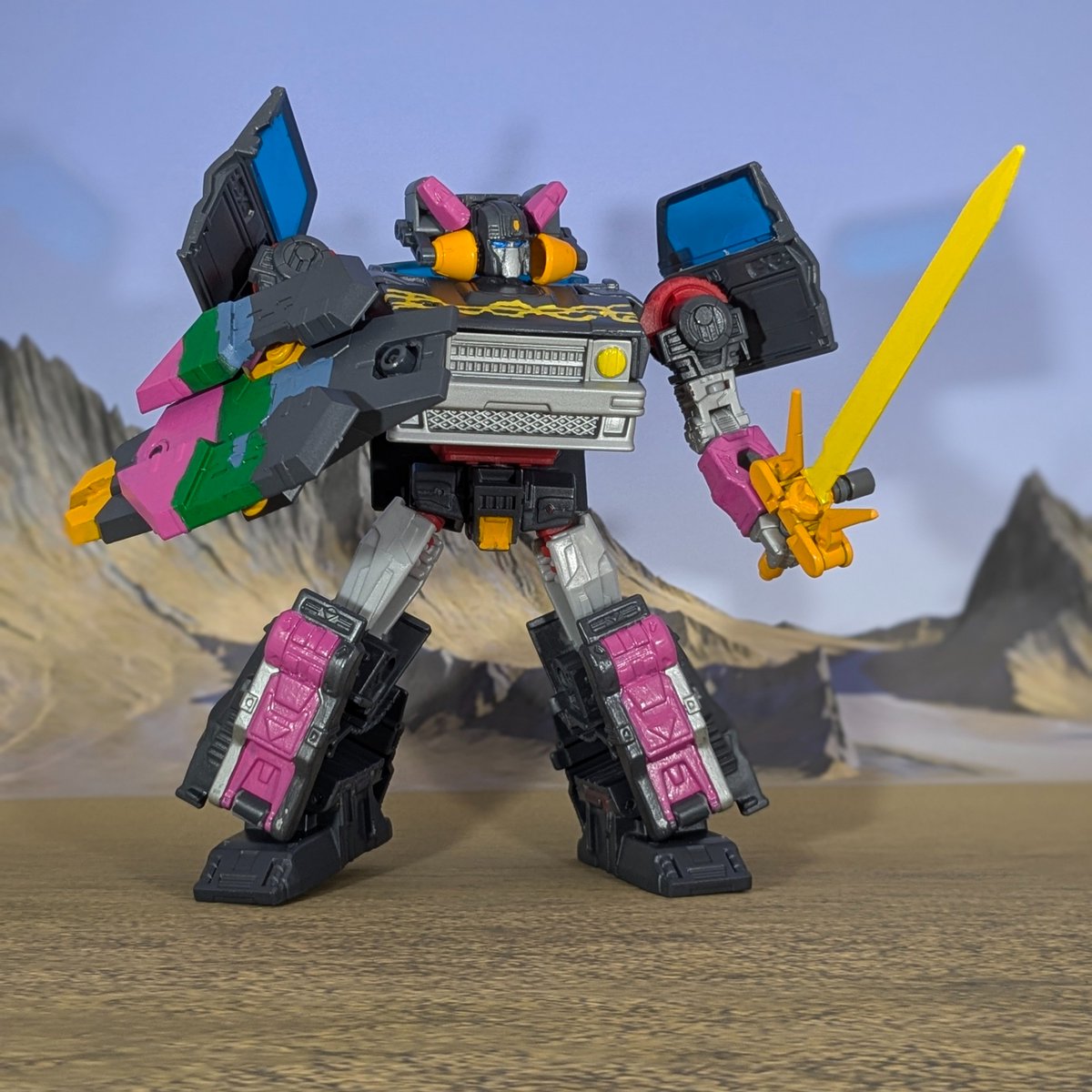 herakuwa's tweet photo. Skybound版Transformersより　シュレッドヘッド/Shredhead をリペイントで自作しました
#カスタムTF https://t.co/2dshj3EGmB