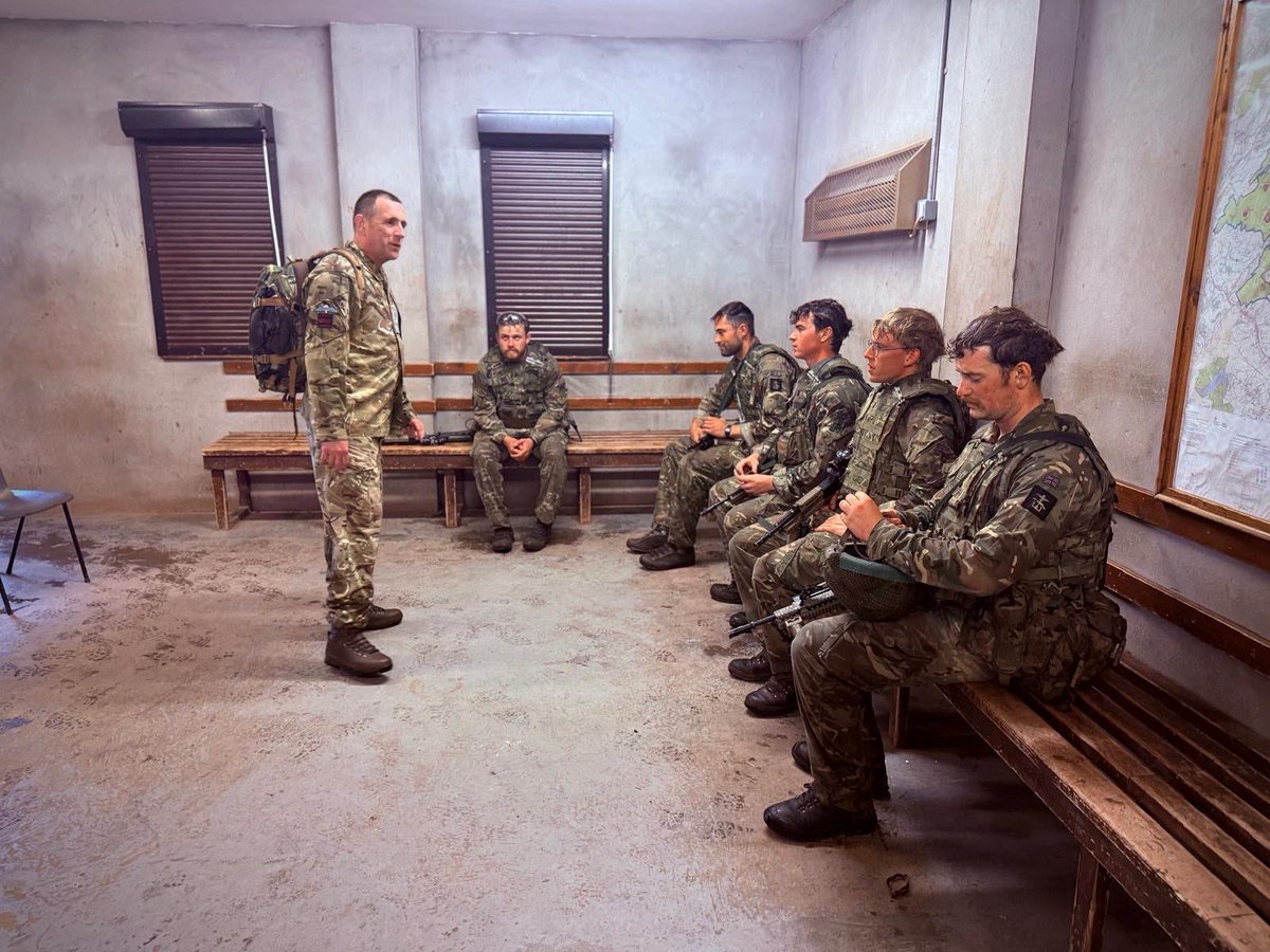 C-CBRN #Sappers recently competed in a section competition across Sennybridge Training Area in the Brecon Beacons. 28’s CO was pleased to have the opportunity to speak to the team after an admirable performance, which developed participants’ physical and mental resilience.