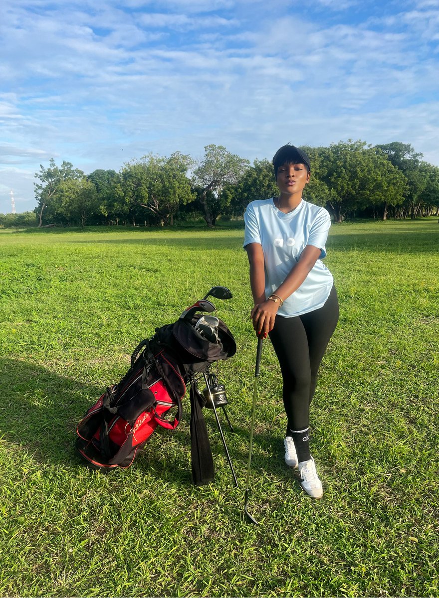 Meet me at the golf club ⛳️🏌️‍♀️