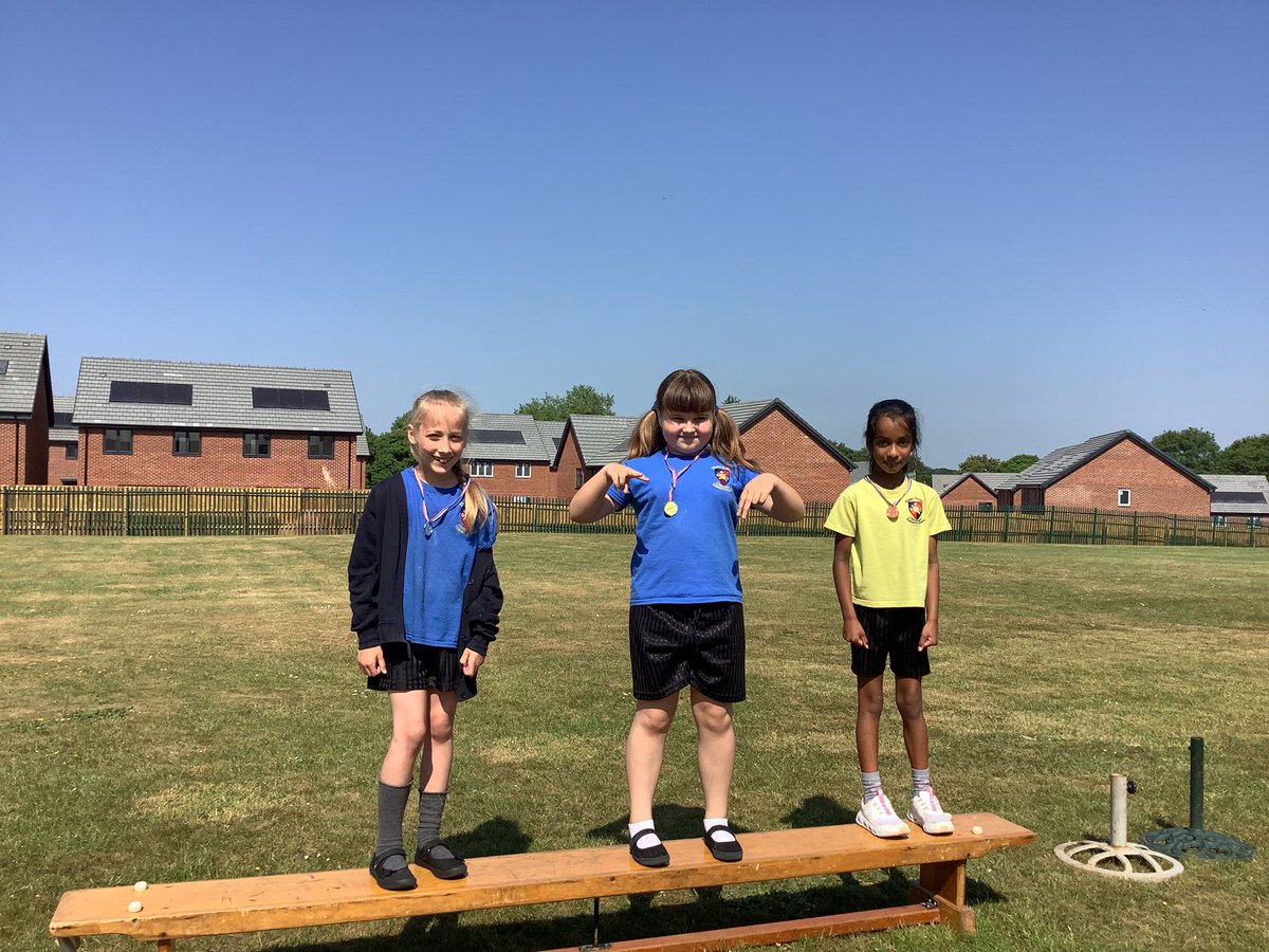 MrsLM_Thatto's tweet photo. Sports day #PE https://t.co/ZUZGSssToa
