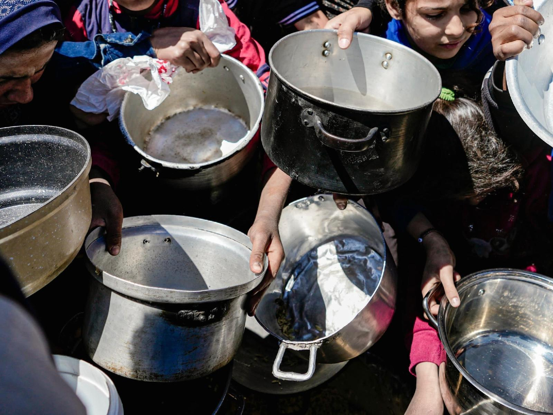 🟥🇪🇺 La hipocresía de los Gobiernos de la Unión Europea alimenta el sufrimiento en #Gaza.

Urgimos a los Estados y a las Instituciones europeas a ejercer una presión real sobre Israel para que detenga la masacre y levante el bloqueo a la ayuda humanitaria.

[Hilo]