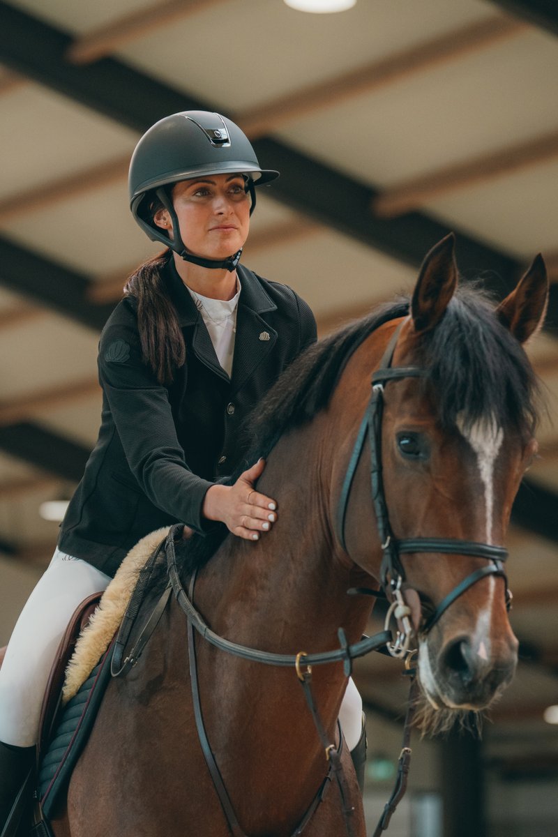 VELDEREIS's tweet photo. Struggling to find a show jacket that looks good and keeps you cool in the arena?

The VEL DE REIS Women’s Show Jacket is designed to do both.

https://t.co/GVI0C9MLjb

#equestrian #horseriding #equestrianclothing #riding #VELDEREIS #VEL_DE_REIS_EQUESTRIAN https://t.co/PTTor8orRO