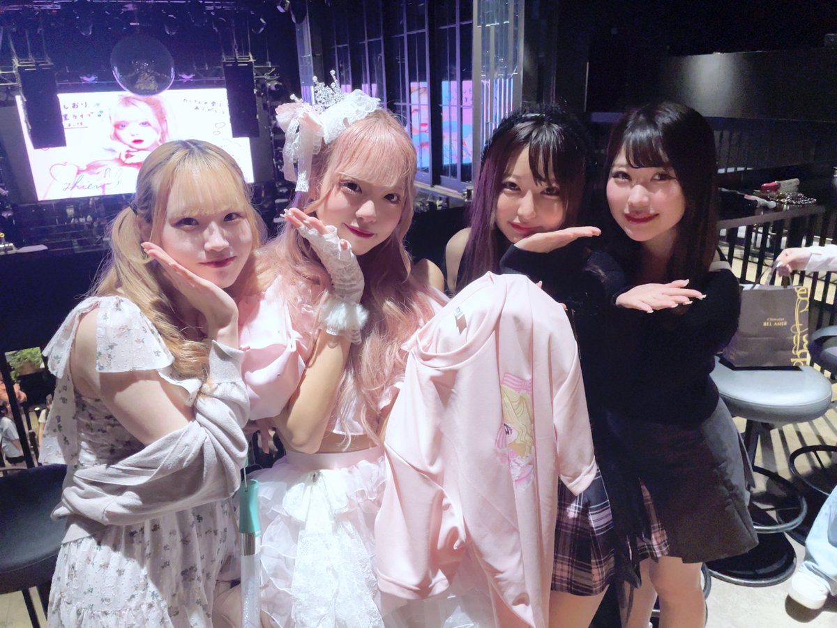 KAREN____cat's tweet photo. 私たち永遠だもんね♡ https://t.co/WEJufouZRU