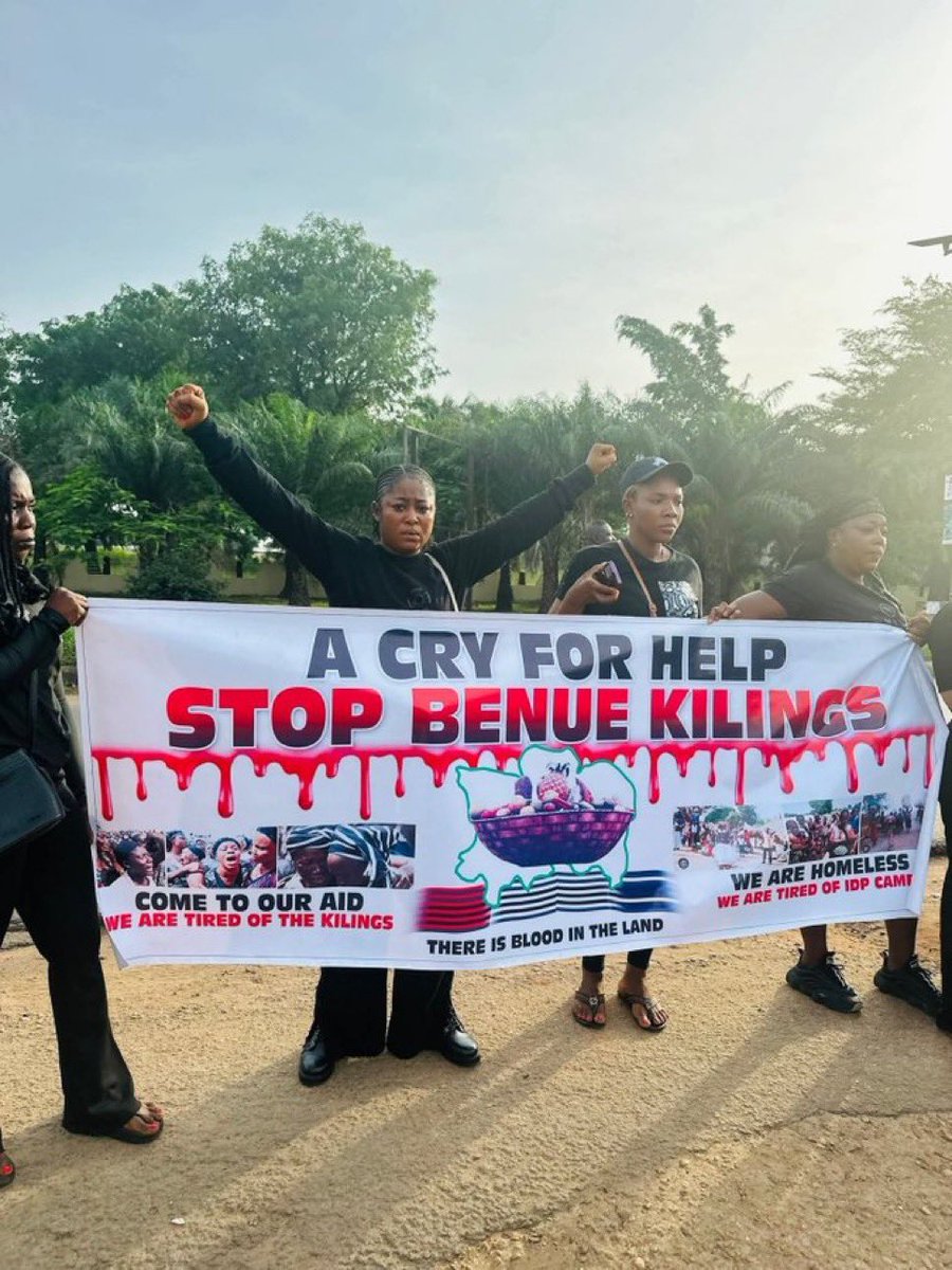 jerrianonit's tweet image. The Food basket of the Nation ( Benue ) is bleeding 🩸
Over 200 Nigerians brutally killed.