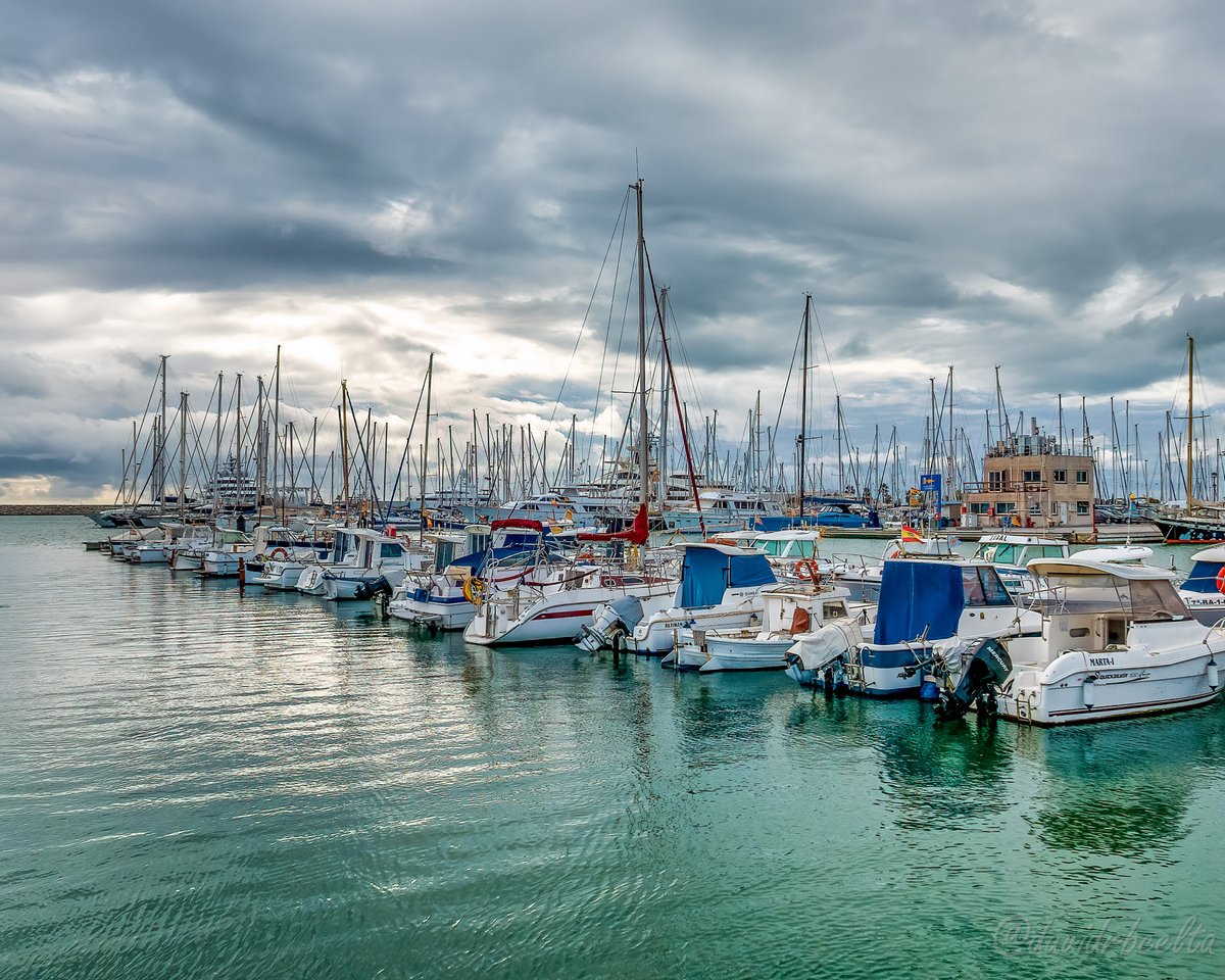 davidrbcelta's tweet image. Port esportiu de Vilanova i la Geltrú sota un cel ennuvolat
#davidrbcelta #vilanovailageltrú #seascape