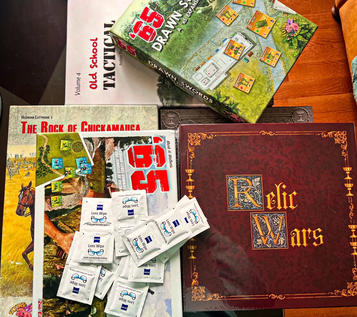 denvermwalker's tweet image. Packing for Origins 2025! All the real ones know how important lens wipes are at a gaming con 🤓😂

#origins #nerds #glasses #wargaming #tabletop #gamecon