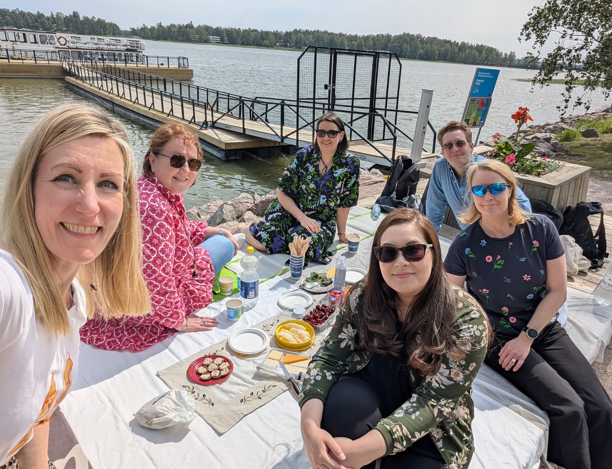 Tämä maanantai maistui kesältä, kun ihana <a href="/SKoivuPOL/">Satu Koivu</a> järjesti meidän tiimille pikkasen paremman lounashetken! ☀️. 

#työkaverit #lovemyjob #kesä