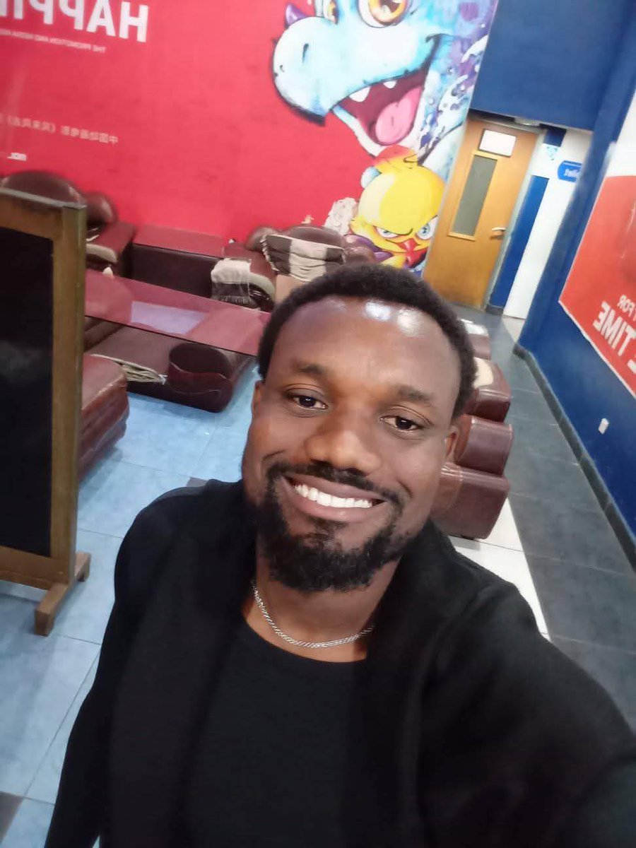 DamilojuJLT's tweet photo. Officers from the Panti D2 Section should #FreeElliot immediately. @BenHundeyin @LagosPoliceNG 
You can't use a surety to get justice for your client. The case he stood surety for has gone to court. D arrest of the Onamade's was illegal from the beginning,talk more of the surety https://t.co/vyvjV6txKj