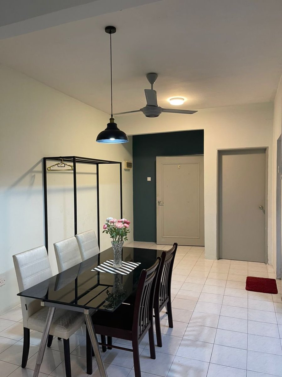TJnn20's tweet photo. Assalamualaikum..
Saya ada 1 rumah untuk disewakan. Lokasi di Sungai Tangkas (VILLA TROPIKA APARTMENT). Details seperti berikut : 

🛏 3 bilik &amp; 2 Toilet
🛋 Sofa Bed, Meja mkn, peti sejuk &amp; mesin basuh
🚗 2 lot Private Car Park, Security 24 hour

#sewarumahbangi #sewarumahkajang https://t.co/h5AxlejLp9