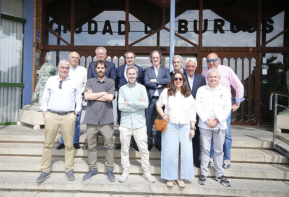 La APDB celebra la insignia de oro del expresidente José María Medrano <a href="/ApdBurgos/">Asociación de la Prensa Deportiva de Burgos</a> 
burgosdeporte.com/?p=141219