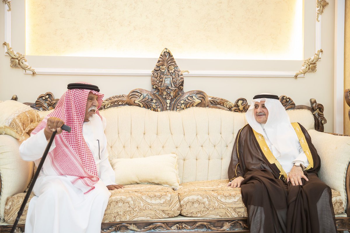 سمو #أمير_منطقة_تبوك الأمير #فهد_بن_سلطان_بن_عبدالعزيز  
خلال تقديمه واجب العزاء للشيخ عبدالله بن عتيق الضيوفي شيخ  عشيرة الخمايسه  من بني عطية في وفاة شقيقه سالم بن عتيق الضيوفي  - رحمه الله  -