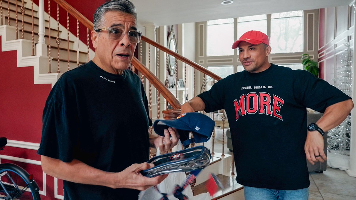 New vlog!!! “Surprising my dad, cheating on my diet, &amp; graduation speech”

Watch: linktw.in/copCAF